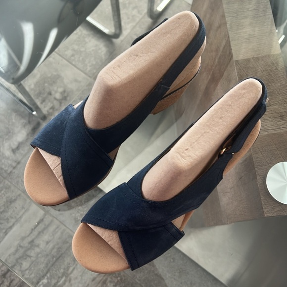 Clarks Giselle Cove Slingback Platform Wedge Sandals, Navy Size 11 New w/Tag - Picture 4 of 10